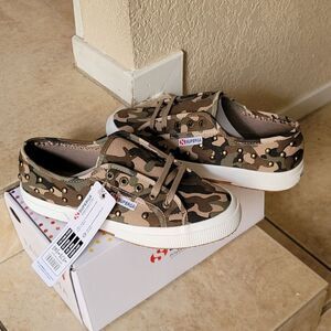 NWT Camo Studded Lace Up Sneakers